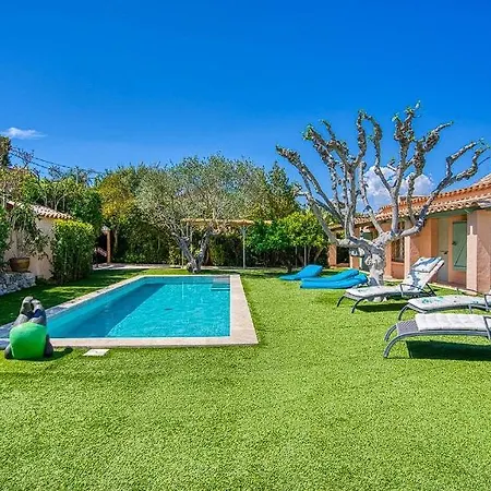 Beautifulwith A Swimming Pool! *